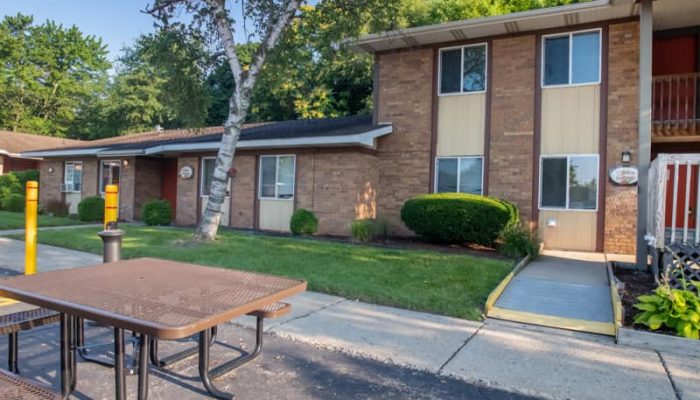 Exterior Cottage With Picnic Table